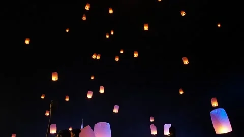 Sky lanterns, flying lanterns, floating lanterns in Loy Krathong Festival. Stock Footage 160591630