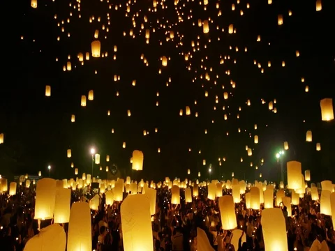 Sky Lanterns at Yi Peng Buddhist Religious Festival in Chiangmai, Thailand Vidéo 70289092