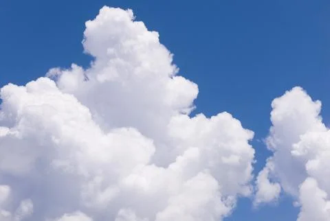 Sky with layers of clouds. Blue sky and puffy clouds. Cloudscape view full of Foto stock
