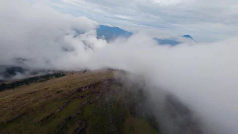 SKY IN THE MOUNTAIN 스톡 동영상 229495516