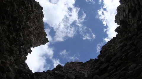 Sky from an old castle ruins Video stock 40054343