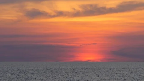 The sky, orange, yellow and red at the time of the sunset in the sea Stock-Footage 106921903