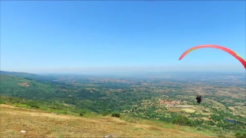Sky paragliding Video stock 151333122