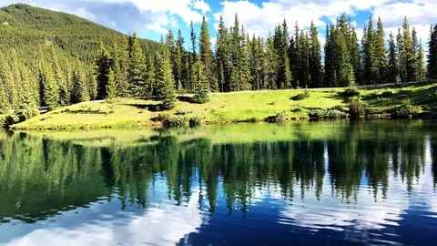 Sky reflection in Forget Me Not alpine mountain pond in Bragg Creek near Calgary 스톡 동영상 93766607