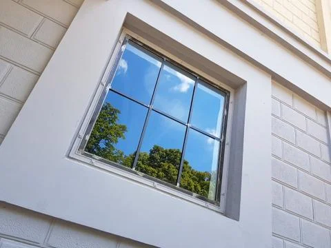 Sky reflection in the window Foto stock