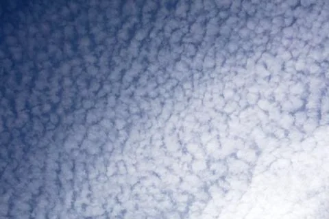 Sky with rows of cirrocumulus clouds Foto stock