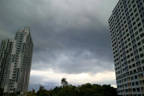 Sky with thick grey clouds before heavy rain in the monsoon season Stock-Fotos