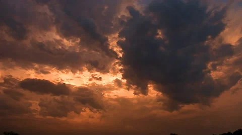 Sky before the thunderstorm of red color Stockbeeldmateriaal 33277024