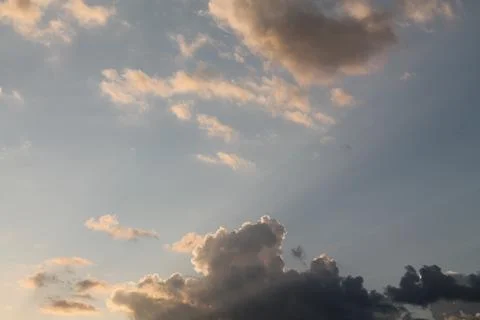 The sky was covered with clouds before a thunderstorm 库存照片