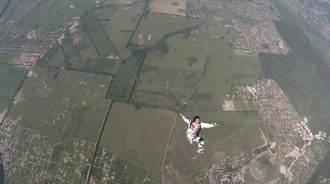 Skydiver in accelerated free fall course Video stock 57667151