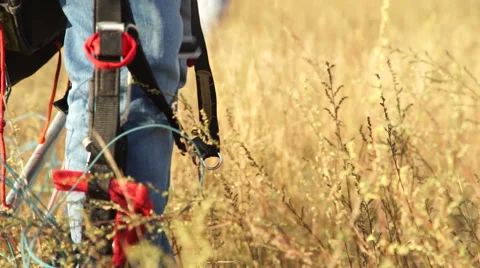 Skydiver is armed 動画素材 55301982