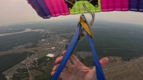 Skydiver Cuts Away Tangled Parachute, usa - 07 Sep 2024 Video stock 284261407