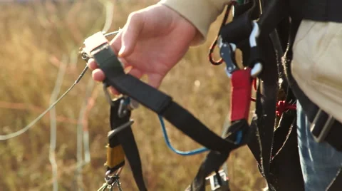 Skydiver equipment checks 動画素材 55302008