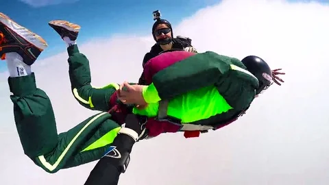 Skydiver in free fall, editorial Stock-Footage 69125221