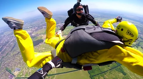 Skydiver in free fall Video stock 69069652