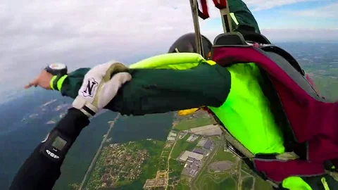 Skydiver in free fall Video stock 69122582