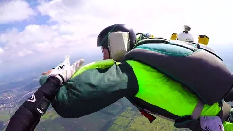 Skydiver in free fall Video stock 69122918