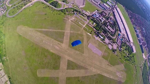 Skydiver gliding over land Video stock 69069061
