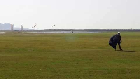 Skydiver with his Parachute 스톡 동영상 71592825
