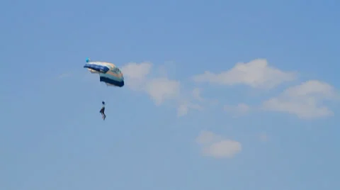 Skydiver landing Video stock 33380863