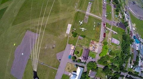 Skydiver landing Video stock 69068293