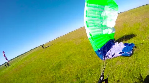 Skydiver landing Video stock 69069128
