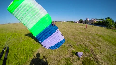 Skydiver landing Video stock 69069337
