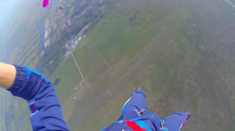 Skydiver parachute adjusts for rotation Stock Footage 33609026