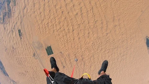 Skydiver parachuting over the desert dunes 스톡 동영상 101737272