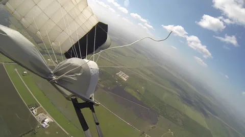 A skydiver spins while parachuting. Stockbeeldmateriaal 68010280