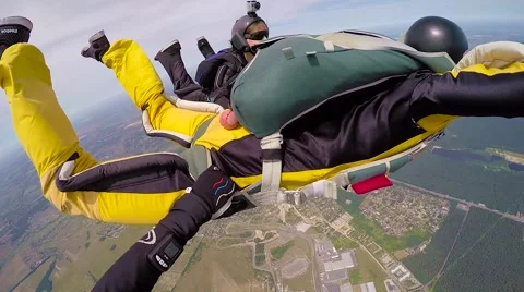 Skydivers in an accelerated free fall, editorial Video stock 68773500