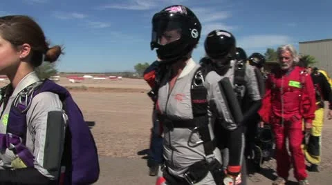 Skydivers Boarding A Plane 4 스톡 동영상 18989770
