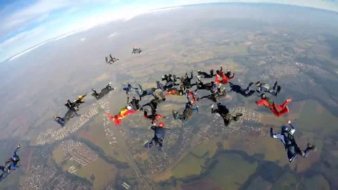 Skydivers formation colorful Vidéo 69076618