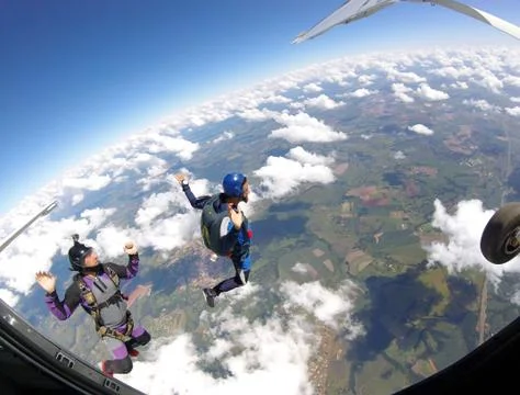 Skydivers jumping out of plane, inside view. Foto stock