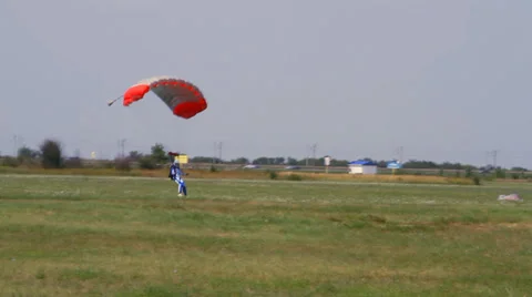 Skydivers landing Stock Footage 32844672