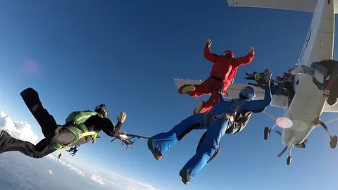Skydivers making a formation Stock Footage 89783263