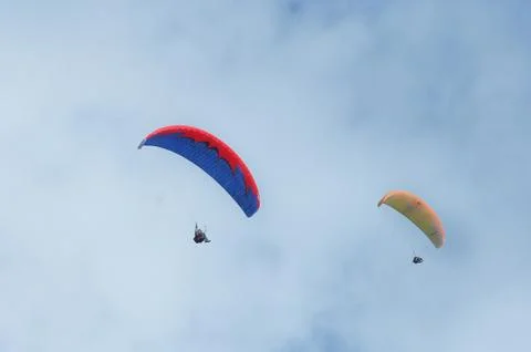 Skydivers Parachute open Stock-Fotos