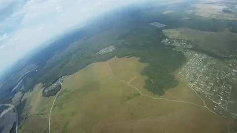 Skydivers parachuting in cloudy sky above green flatland with river. Extreme Видео 152063667