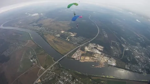 Skydivers parachuting in sky over green field. Extreme. Cloudy evening Видео 65797585