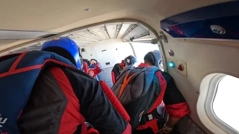 Skydivers Perform Extreme Canopy Stunts, Including Upside-Down Docking, Abu Dhab 库存影片 345267047