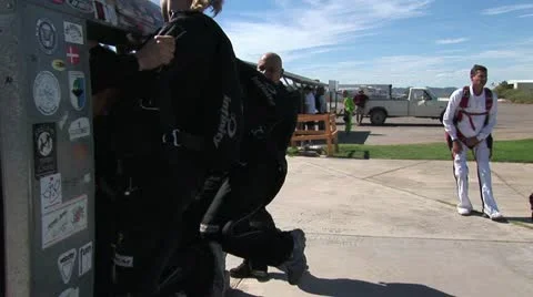 Skydivers Practice A Tandem Jump Video stock 19161826