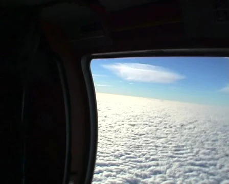 Skydiving above clouds Stockbeeldmateriaal 401097