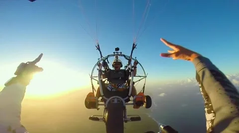 Skydiving above the ocean from paratrike, exit 3000 feet, subjective camera. 스톡 동영상 46010618
