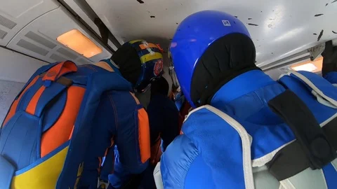 Skydiving. Exit. 스톡 동영상 104758573
