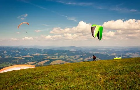 Skydiving  extreme training in mountains Fotos de archivo