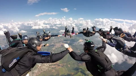 Skydiving group together Vidéo 61338122