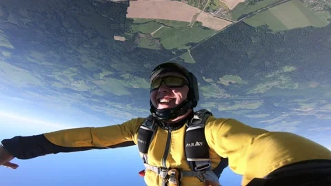 Skydiving. Happy man. Vidéo 156170711