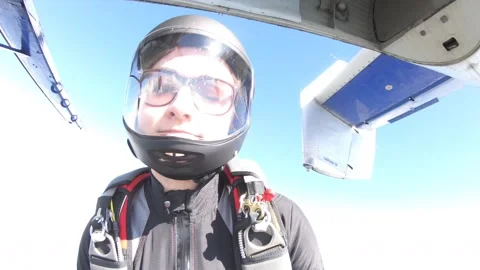 Skydiving. Head down. 스톡 동영상 135673067