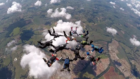 Skydiving large group formation Vídeos de archivo 89540807