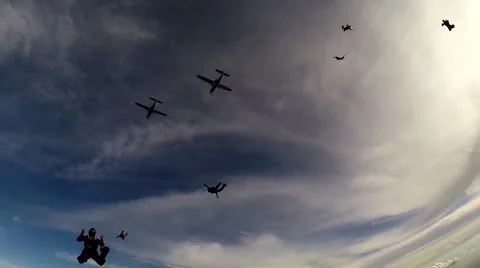 Skydiving in the late afternoon Vidéo 59098713